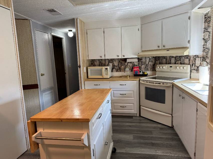 32 Ee Street a Lakeland, FL Mobile or Manufactured Home for Sale